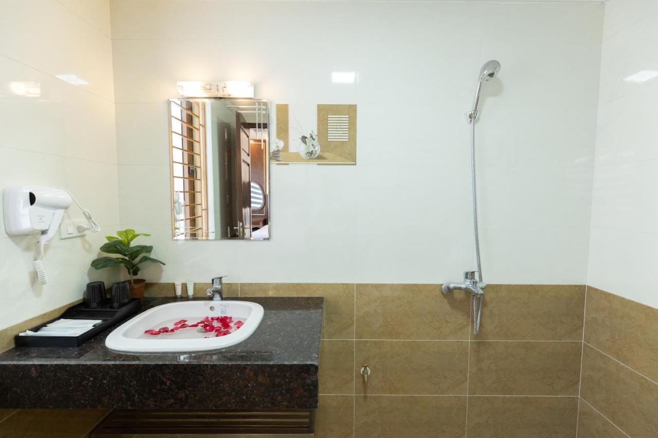 Royal Hotel Sai Dong - Long Bien هانوي المظهر الخارجي الصورة